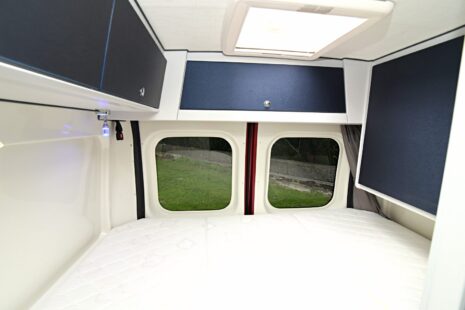 A l'arrière du Rando Van, les nouveaux placards de pavillon composent un espace cosy
