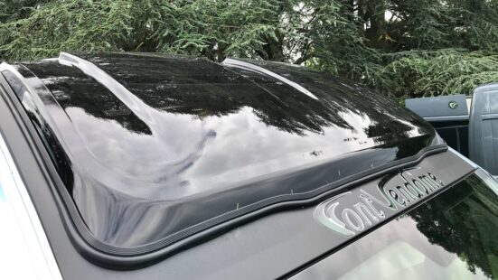 Le toit vitré panoramique est en option (1.390 €)