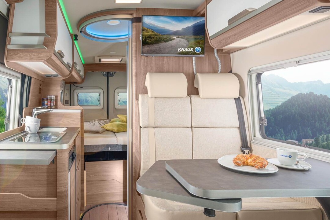 Knaus BoxLife 600 ME (5,99 m). Le lit arrière est réglable en hauteur sur les 5 modèles de la gamme BoxLife