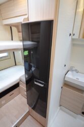 Réfrigérateur 135L de série.