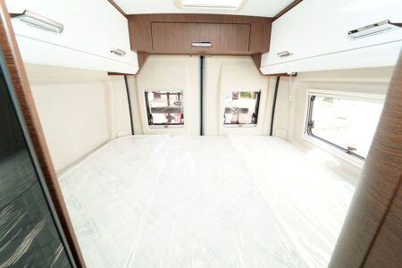 Davis 590. La baie latérale comprise dans le pack Lifestyle apporte beaucoup de lumière dans la chambre.