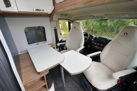 Bavaria K 600 J2 - le plateau fixe interdit l'assise face à la route