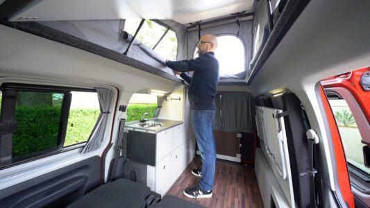 Jusqu'à 2,05 m de hauteur intérieure.