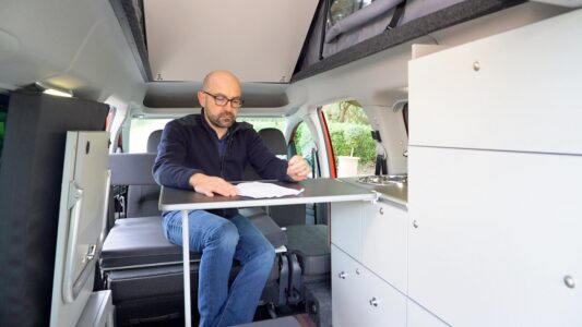 Caddy Camp, mini-van avec aménagement compact.