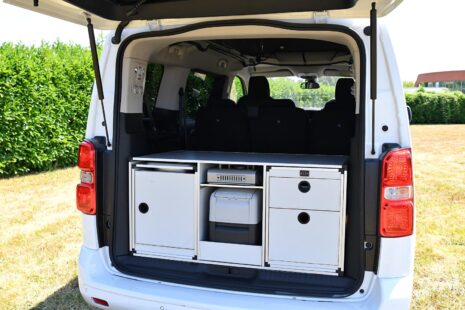 Spécificité du Vanster, son bloc cuisine complet et amovible embarqué à l'arrière