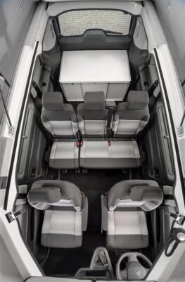... 5 places carte grise de série, avec Campbox en option à l'arrière...