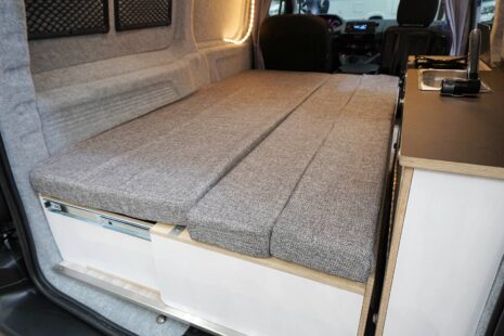 Lit 195 x 112 cm avec matelas 60 mm d'épaisseur