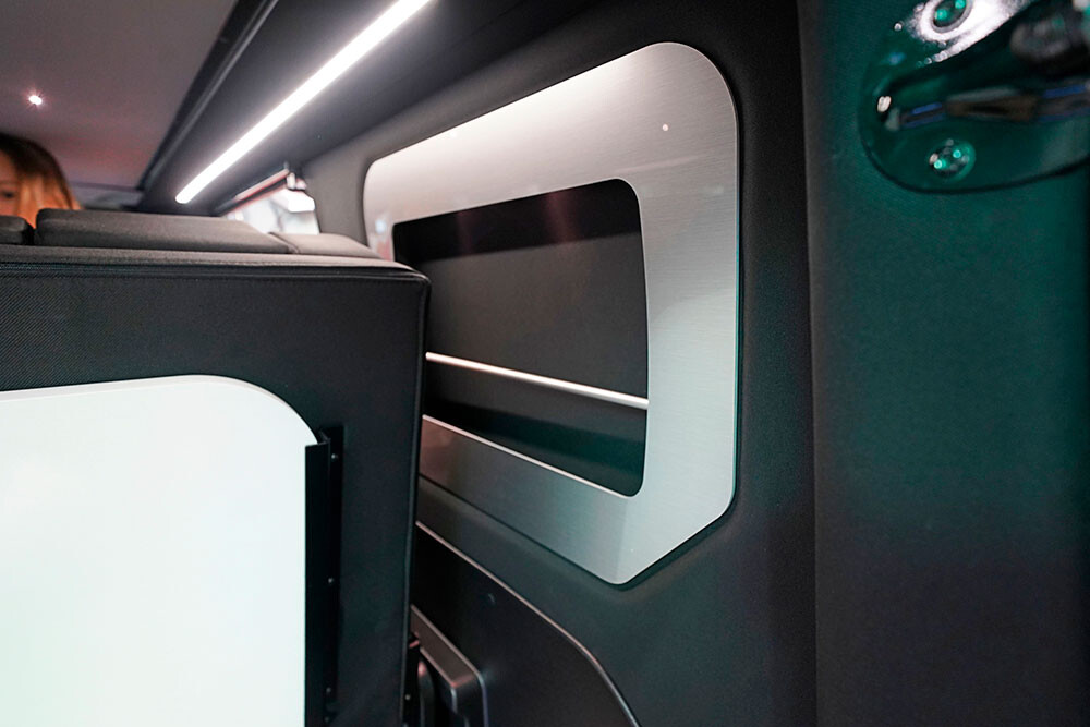 Habillant la paroi arrière, le vide-poches est parfaitement intégré.