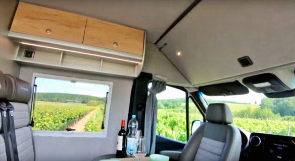 A bord du Regent S l'espace au dessus du poste de pilotage est très dégagé...