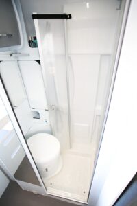 En configuration "WC", le WC est déployé, on l'utilise en tout aisance.