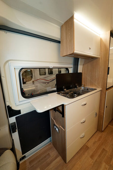 En cuisine également, les rangements ne manquent pas !