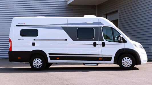 L'Elios 63 GX est greffé au porteur Citroën Jumper et motorisation 2,2 l Blue HDI 140 ch (52.950 €).