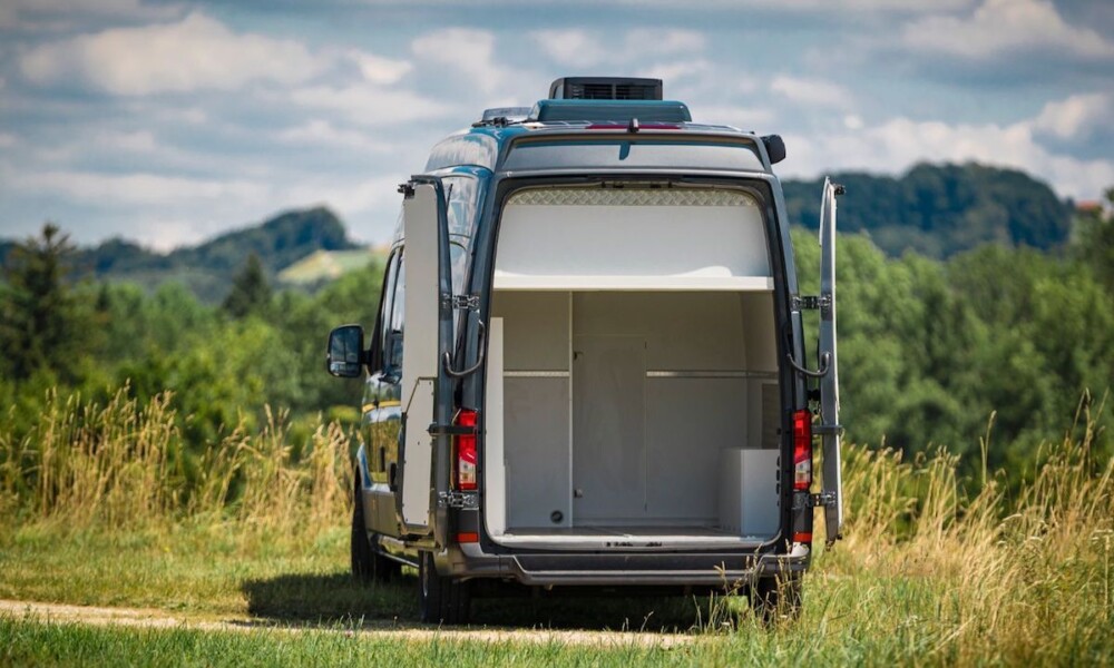 VR Landyacht MAN 4x4 (6,85m) - Sur cette version, la chambre haute ne comporte aucune ouverture à l'arrière.