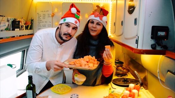 Kim et Marianne présentent de nombreuses vidéos avec, entre autres, des recettes simples conçues dans la cuisine de leur James Cook...