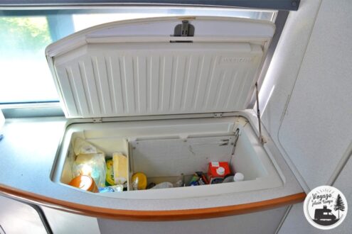 ...on y découvre l'équipement vintage du James Cook plus opérationnel que jamais !