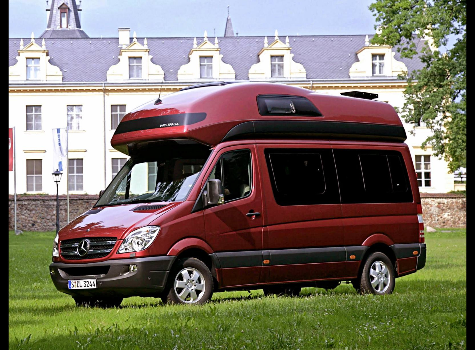 Ce James Cook de 2007 affiche 5,91 m de long, 1,99 m de largeur et une hauteur de 3,20 m.