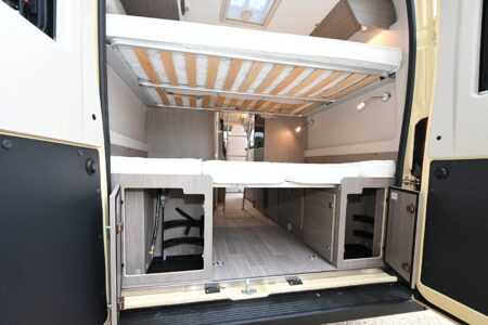 La version Max du Challenger V114 embarque un deuxième lit double superposé