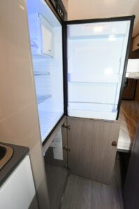 Les Anniversary sont équipés d'un réfrigérateur 80 L sur penderie