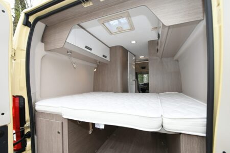 L'implantation lit transversal arrière du Chausson V594 Anniversary