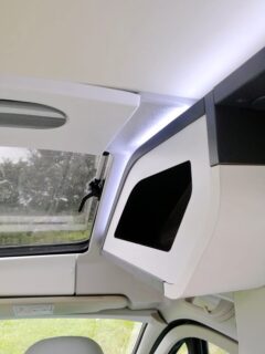 La collection 2021 franchit un nouveau palier technologique avec le développement d'un toit vitré panoramique ouvrant, accompagné d'une nouvelle déco.