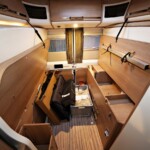 Il faut avancer dans la soute pour brider les lits à la verticale. Ce qui n'est pas toujours possible quand elle est bien pleine.