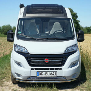 Feux de jours à leds et store extérieur, on reconnaît ici les attributs du pack Select. Le skyroof et la barre de protection chromée de spolier sont en option.