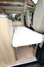 ...celui du Magellan 643 Limited est facile à installer (185 x 97/63 cm),...