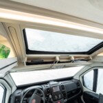 Menfys 5 Prestige - lanterneau de cabine de série