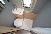 Les deux modèles Trenta optent à présent pour une porte de douche coulissante et non plus battante.