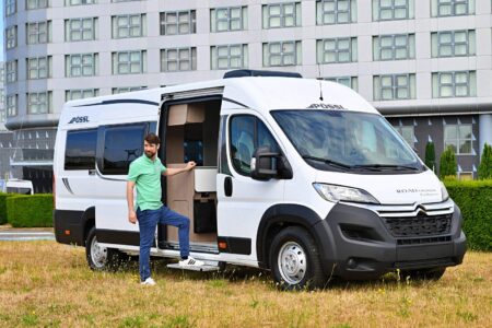 Le nouveau Roadcruiser Evolution (6,36 m) sur Fiat Ducato H2 (hauteur 2,61 m) héberge une soute modulable parmi les plus grandes du marché. Idéale pour transporter des vélos sous le lit électrique réglable en hauteur.