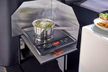 En 2021 tous les Vanster deviennent VASP, notamment grâce à l'intégration d'un plaque de cuisson de série. Elle est escamotable dans la paroi latérale de la soute.