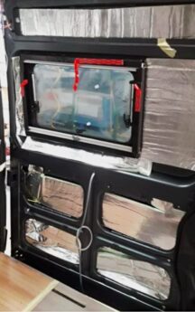 Adria adopte un matériau recyclé Ecofiber 40 (fibre polyéthylène), flexible et thermocollé pour une meilleure isolation.