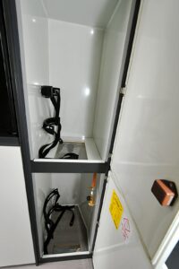 Pour libérer de l'espace en soute, le coffre à gaz trouve sa place dans les placards centraux