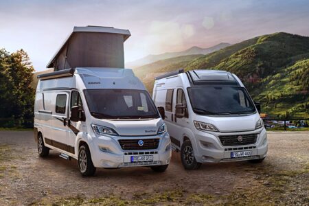 Toit relevable à gauche, Skyroof à droite, les nouvelles options des fourgons Knaus et Weinsberg regardent vers le haut : chambre supplémentaire ou lumière en cabine.