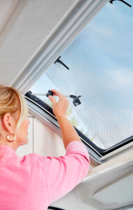 À l'étape, il s'entrouvre pour favoriser une bonne circulation de l'air dans l'habitacle.