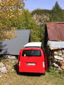 Le Nissan e-NV200 est équipé de 2 portes latérales de série.