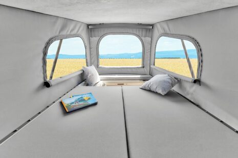 La chambre de toit prend une place importante au catalogue Karmann-Davis, les 7 modèles se déclinent en gamme classique ou en gamme Davis View avec toit relevable de série.