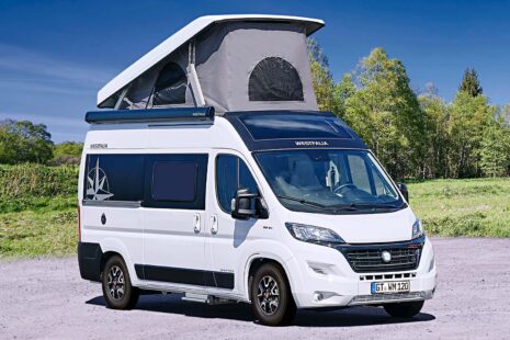 En sus de l'option toit relevable sur les Columbus, Westfalia propose une nouvelle option inédite sur un fourgon : un système d'ouverture et fermeture électrique du toit