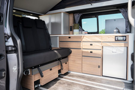 Ceux qui lui préfèrent une banquette coulissante privilégient la modularité des espaces intérieurs.