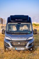 Benimar propose 3 modèles Premium équipés d'un skyroof de série, Benivans B119, B145 et B167 (de 49.500 € à 51.200 €).