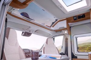 A bord du Knaus BoxLife 600 ME (52.795 €), le skyview est optionnel (1.500 €).