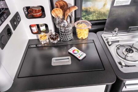 Le Van Tourer Urban adopte de série le réfrigérateur à compression Webasto BI 30.