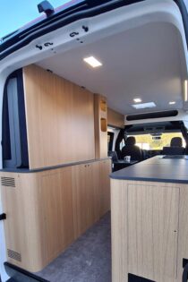 Diligence bouscule les codes de l'aménagement : fonctionnalité, modularité et design léché font bon ménage sur ce lit relevable.