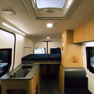 Baroudeur à l'extérieur, raffiné à l'intérieur.