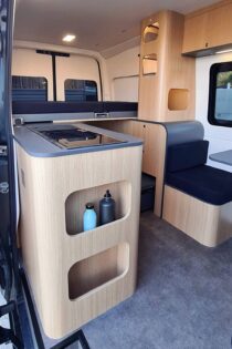 Conception robuste et design épuré à bord de ce VW Crafter.