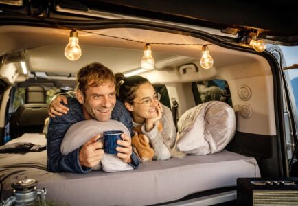 Le couchage bas est en option sur le SpaceTourer Camper, à l'inverse du lit haut. photo@remoeisner