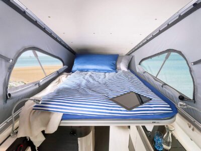 Outre un efficace chauffage Diesel Webasto, l'hiver, la toile de toit peut-être doublée à l'aide d'un kit isolation optionnel.