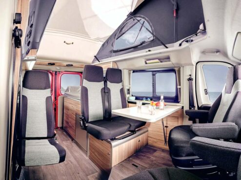 L'Hymer Sydney autorise 5 places CG : 3 de série, les sièges individuels 4 (central) et 5 (côté entrée) sont optionnels