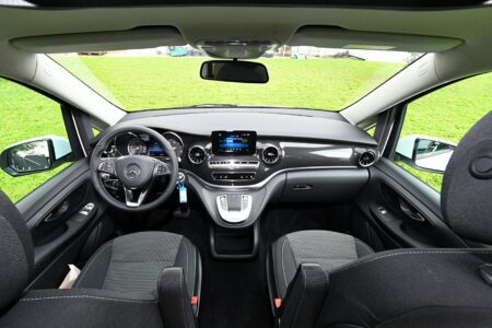 Finition très automobile pour l'habitacle du Campstar greffé au Mercedes Classe V