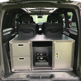 En option, la Campbox trouve sa place dans la soute, tout en conservant les places assises